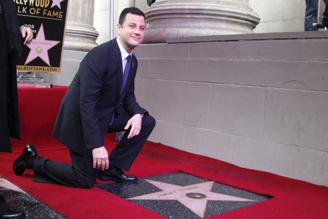 Hollywood si raduna dietro Jimmy Kimmel dopo che la ABC ha ritirato lo show a tarda notte per le osservazioni di Charlie Kirk