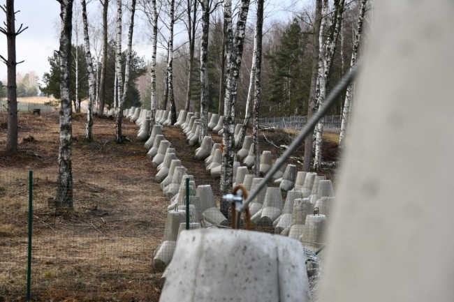 La Polonia prevede di posare milioni di mine terrestri lungo il suo confine orientale con Russia e Bielorussia