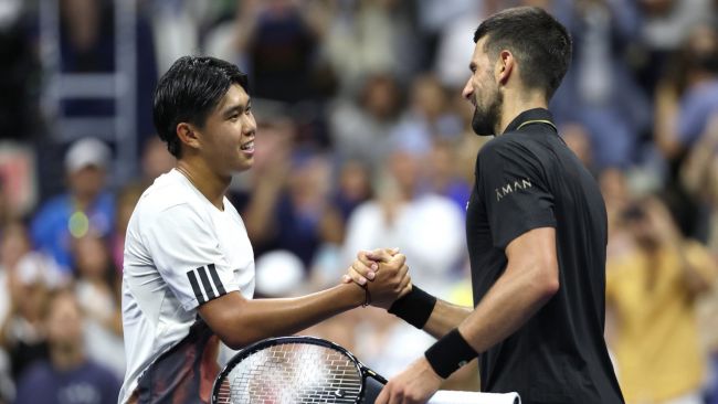Djokovic "sopravvive" e si guadagna un'impresa storica nei Grandi Slam, ma con dubbi sulla sua forma fisica