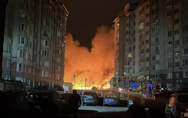 La Russia lancia un massiccio attacco notturno contro l'Ucraina: 650 droni e 51 missili