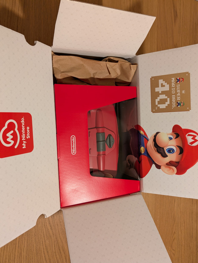 Unboxing e confronto: Ecco come appare Virtual Boy per Switch