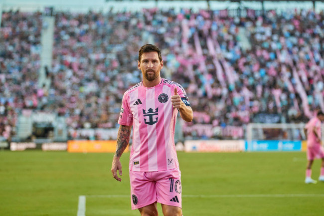 Leo Messi segna una doppietta nella emozionante vittoria per 5-3 in MLS, un mese prima dell'inizio dei Mondiali