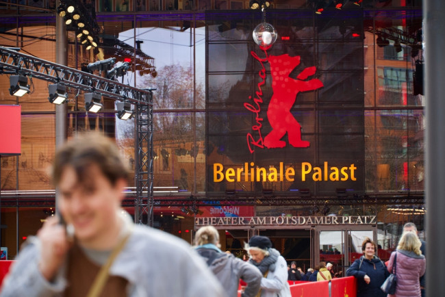 La Berlinale sotto pressione mentre le star del cinema chiedono una posizione su Gaza
