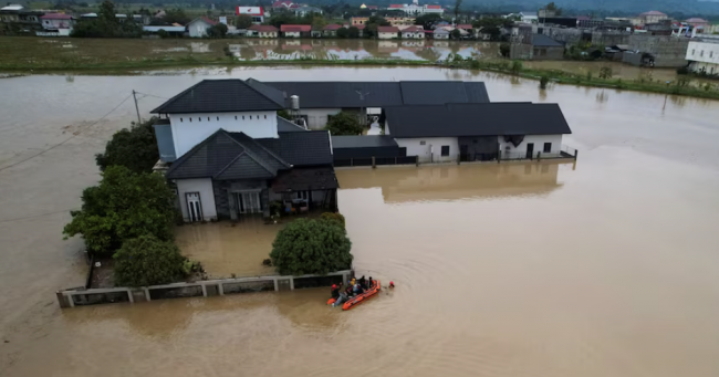 Il bilancio delle vittime per tempeste nel Sud-est asiatico si avvicina a 700, rivelata la scala completa del disastro