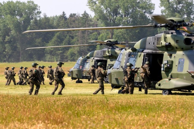 La Germania approva un blitz di spesa per la difesa da 50 miliardi di euro