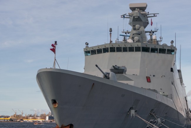 Questa iconica fregata che pattuglia le acque al largo di Copenaghen e Amager invia un chiaro messaggio alla Russia... Ed ecco perché