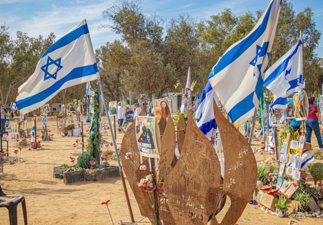 Gli israeliani spengono l'orologio degli ostaggi dopo 844 giorni dall'attacco di ottobre 2023