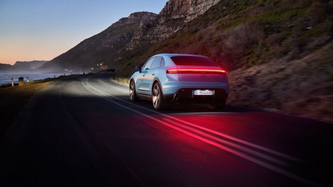 Porsche presenta due nuovi modelli di Macan EV