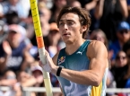 Armand Duplantis batte il record mondiale di salto con l'asta per la 14esima volta nella sua carriera