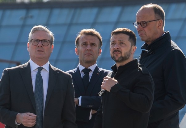 Zelensky incontra Starmer, Macron, Merz a Londra