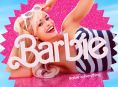I poster Barbie prendono in giro il ruolo di ogni personaggio nella storia
