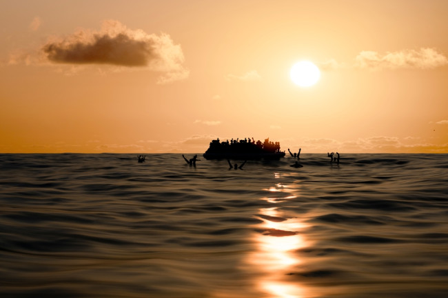 Almeno 53 morti o dispersi dopo che una barca per migranti si capovolge al largo della Libia