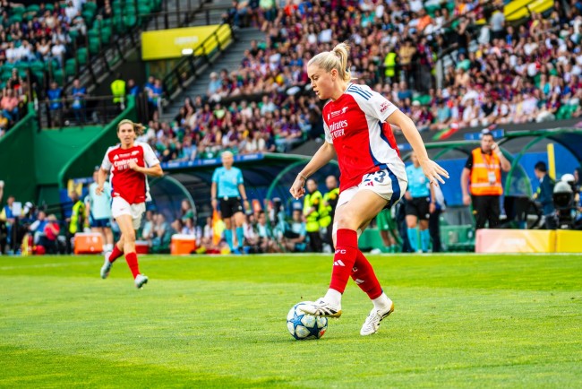 La doppietta di Alessia Russo per l'Arsenal batte il Real Madrid; Il Manchester United ha travolto 5-2 nella Women's Champions League