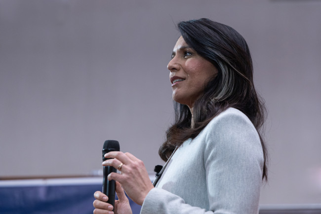 Trump ha "piena fiducia" nella nuova capo dell'intelligence Tulsi Gabbard, afferma la Casa Bianca