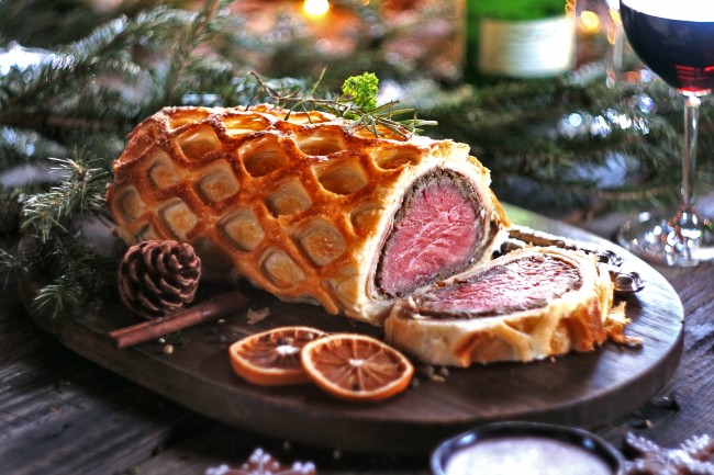 È il beef wellington più costoso in un supermercato? M&S riceve critiche con un pasto di Natale da £195