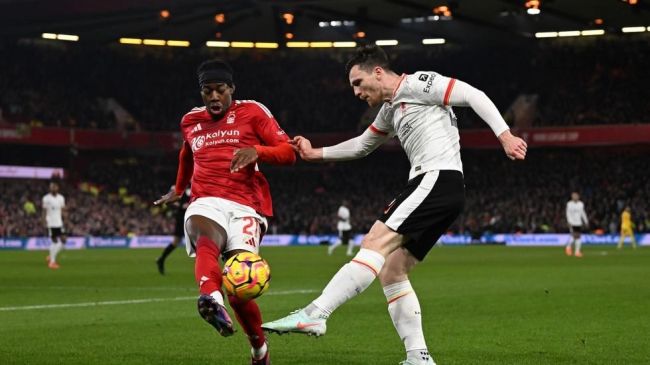 La corsa alla Premier League si apre dopo che il Nottingham Forest pareggia con il Liverpool per 1-1 e supera l'Arsenal