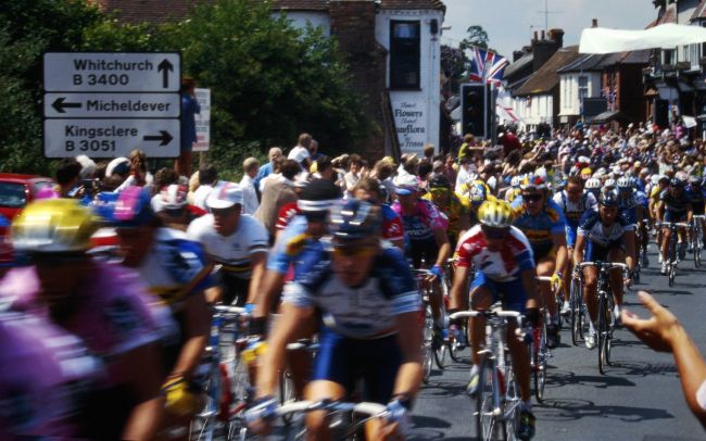 Il presidente del ciclismo parla della proposta di far pagare gli spettatori del Tour de France: "Tocca un dibattito nazionale"