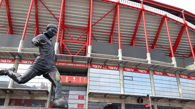 Il Benfica ancora una volta simboleggia Eusébio per difendersi dalle accuse razziste dopo l'incidente di Prestianni-Vinícius