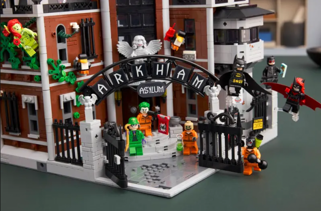 LEGO svela un epico set di Arkham Asylum