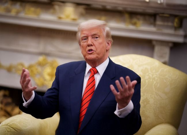 Trump cambia rotta su Russia-Ucraina: sostiene l'Ucraina con le armi, minaccia dazi al 100% sulla Russia