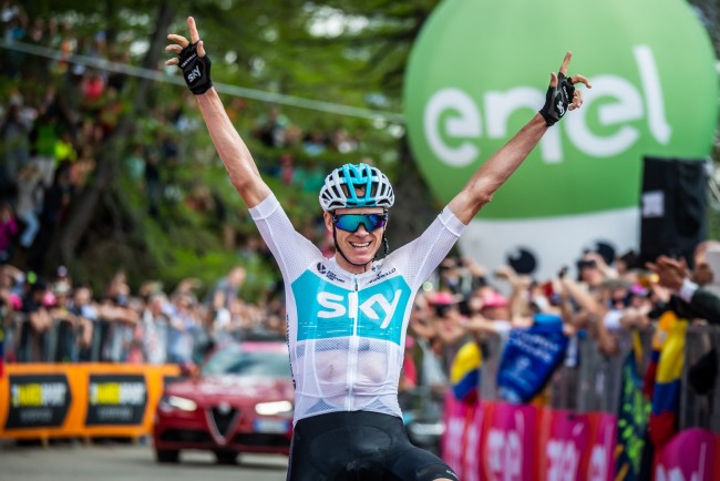 Chris Froome rimane riservato sul suo futuro durante un tributo emozionante alla Vuelta 2026