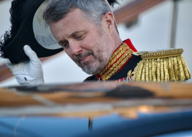 Il re Federico di Danimarca visita la Groenlandia per riaffermare l'unità in mezzo agli interessi artici di Trump