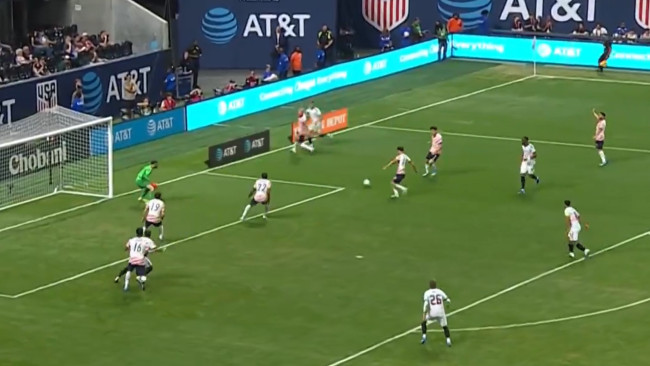 La partita USA vs. Belgio è stata quasi impossibile da guardare a causa delle maglie quasi identiche