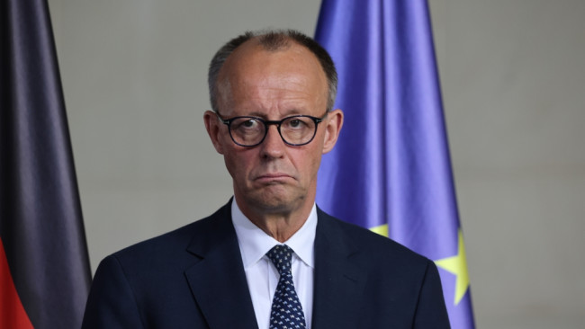 Merz promette di difendere il progetto franco-tedesco dei caccia