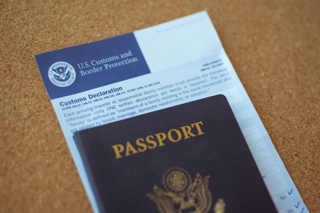 L'amministrazione Trump presenta una nuova app di "auto-deportazione" per affrontare il problema dell'immigrazione clandestina