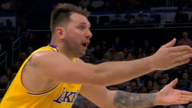 La controversa espulsione di Luka Doncic fa infuriare i tifosi dei Lakers