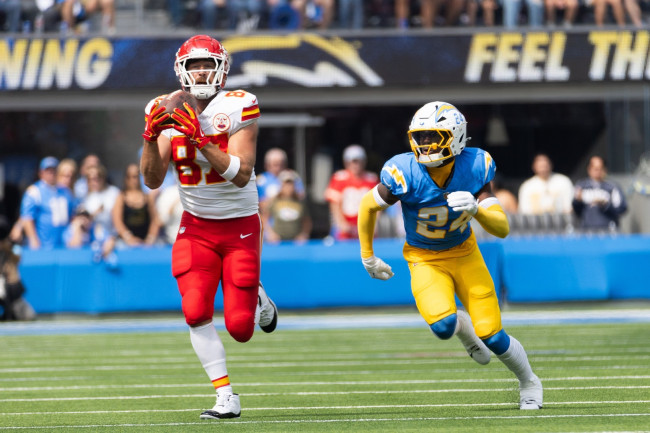 Travis Kelce torna per un'altra stagione con i Kansas City Chiefs