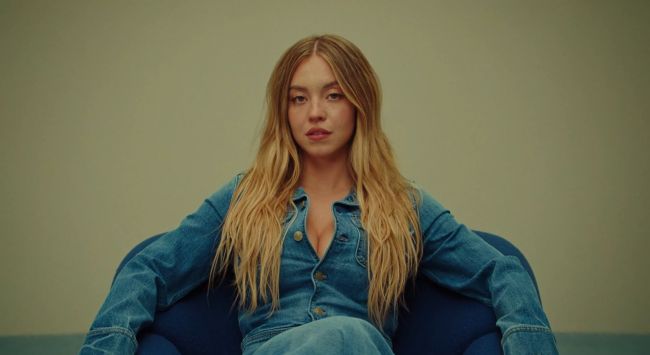 Sydney Sweeney sull'interpretazione di una Bond girl: "Penso che mi divertirei di più nei panni di James Bond"
