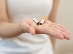 Il Regno Unito approva un divieto a vita sull'acquisto di tabacco per tutti i nati dopo il 2008, aumentando l'et&agrave; legale per acquistare sigarette ogni anno