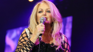 Holding Out For A Hero, Bonnie Tyler, cantante di Total Eclipse of the Heart, muore all'età di 75 anni