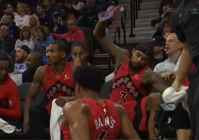 Brandon Ingram dei Toronto Raptors è stato multato di $ 25.000 per aver lanciato una bottiglia piena d'acqua