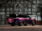 Dai un'occhiata a questo SUV Infinity con motore GT-R all'interno