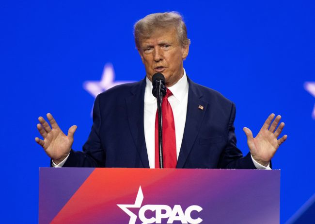 Trump dice che preferisce un accordo nucleare con l'Iran piuttosto che "bombardarlo a morte"