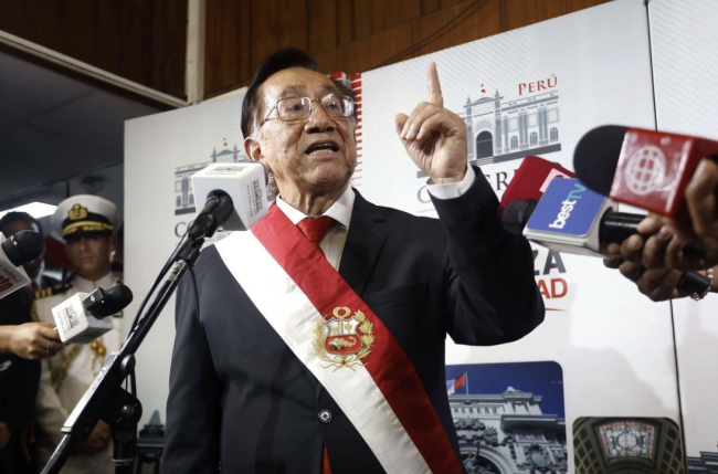 José María Balcázar diventa l'ottavo presidente del Perù in un decennio
