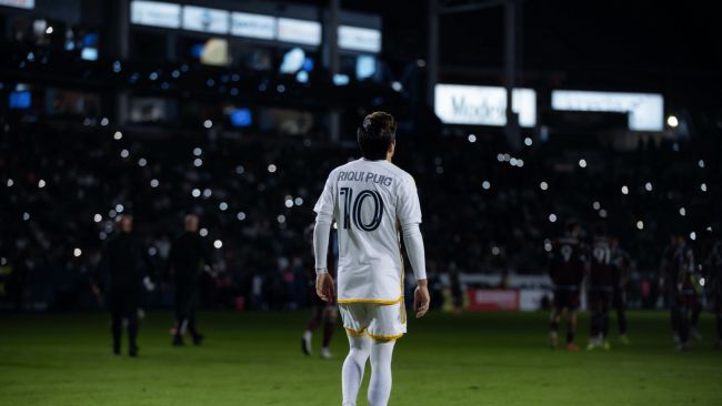 La stella dei LA Galaxy Riqui Puig non giocherà fino al 2027 a causa del suo infortunio al ginocchio in corso