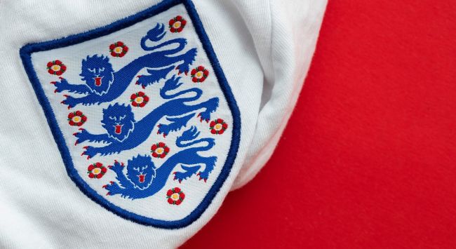 Il Primo Ministro britannico Keir Starmer anticipa il giorno festivo bancario qualora l'Inghilterra vincesse la Coppa del Mondo