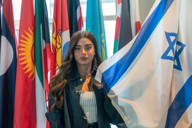 La cantante israeliana Noa Kirel prende in giro la nazionale spagnola nella nuova canzone 