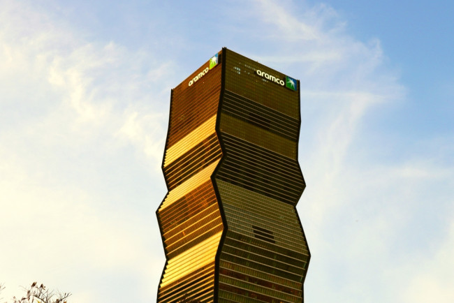 Aramco avverte di una "catastrofica" interruzione del mercato petrolifero se Hormuz rimarrà chiuso