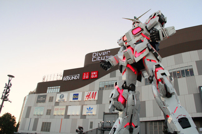La famosa statua del Gundam a Tokyo verrà rimossa alla fine dell'estate