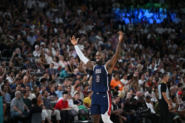 L'"effetto LeBron James" colpisce Philadelphia: milioni di entrate nella zona ma i prezzi dei biglietti schizzano alle stelle