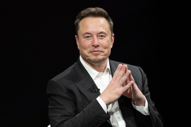 Tesla svela un piano retributivo senza precedenti da 1 trilione di dollari per Musk