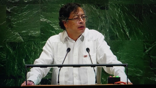 Trump sposta l'attenzione dal Venezuela e minaccia la Colombia con i dazi