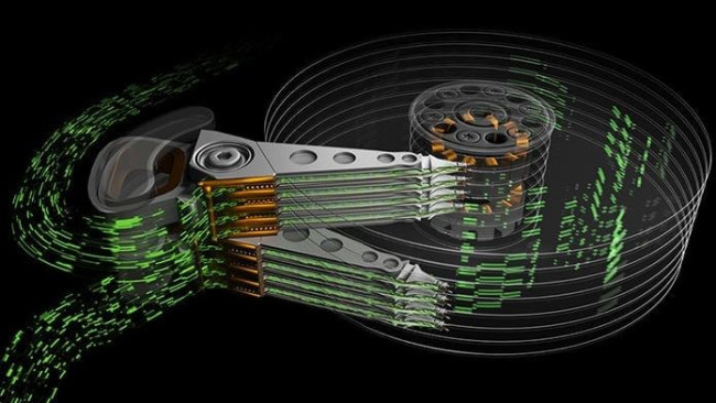 Seagate concentra 44 TB in un unico disco usando la tecnologia HAMR
