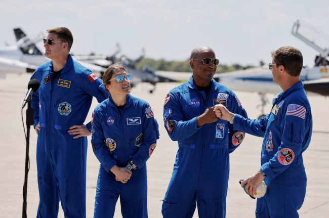 Gli astronauti della NASA entrano nei preparativi finali per il primo viaggio con equipaggio verso la Luna dopo oltre 50 anni