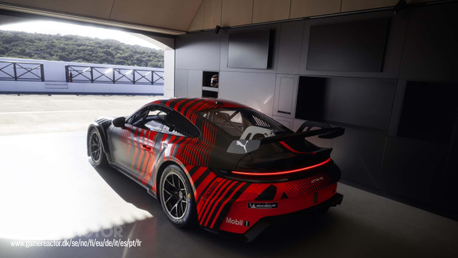 Porsche ha presentato una nuovissima 911 auto da corsa