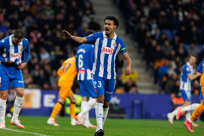 Il protocollo antirazzista attivato nella partita di LaLiga tra Elche e Espanyol quando Rafa Mir ha insultato Omar El Hilali